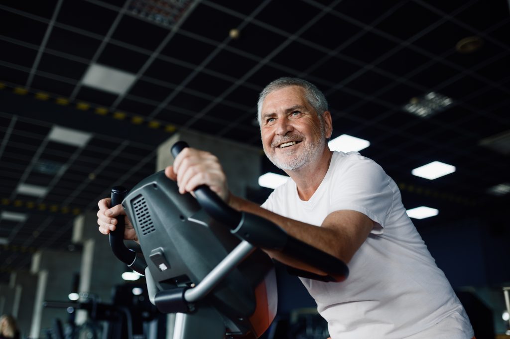 Whey Protein, creatina e carne moída podem aumentar a massa magra de idosos