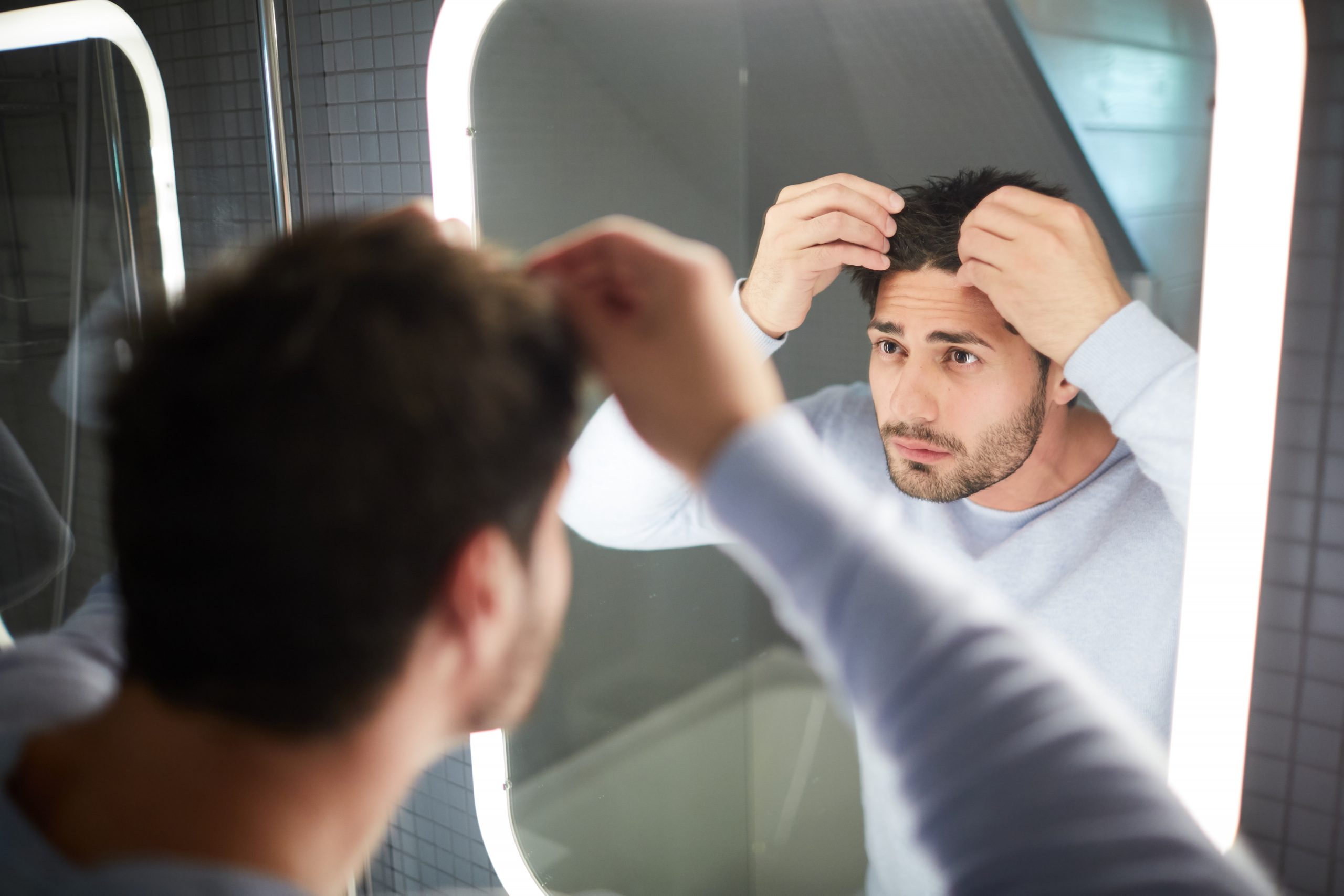 Queda de cabelo e acne podem estar relacionados a síndrome metabólica.