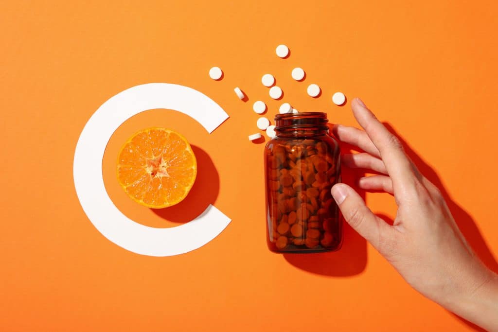 A vitamina C é um dos principais nutrientes associados a produção de colágeno.