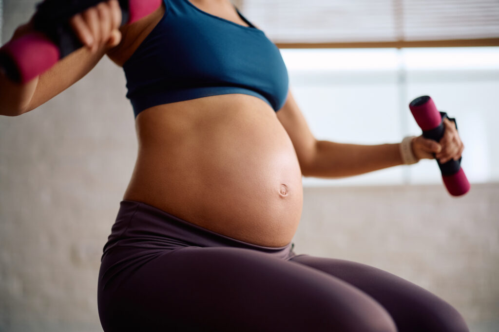 Exercício na gravidez ajuda a controlar peso e prevenir complicações gestacionais.