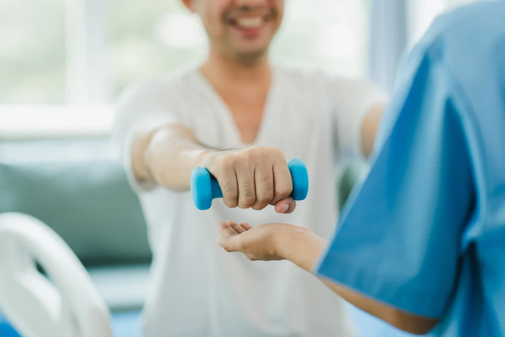 Exercício físico e câncer: mecanismos pelos quais o exercício físico modula o microambiente tumoral e fortalece células NK e CD8+ T na oncologia
