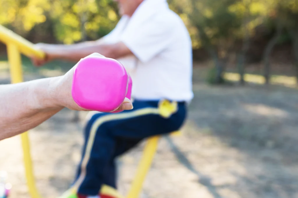 Entenda como o exercício físico para Idoso transformam o manejo da obesidade nessa população. Nessa faixa etária, deve-se preservar músculo